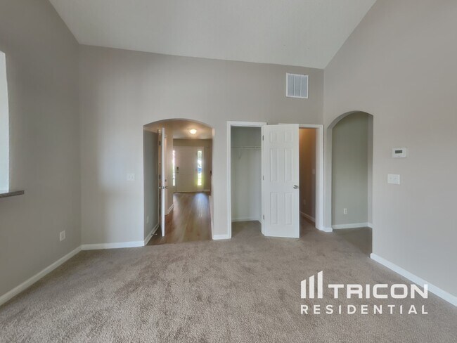Foto del edificio - 5419 Village Ridge