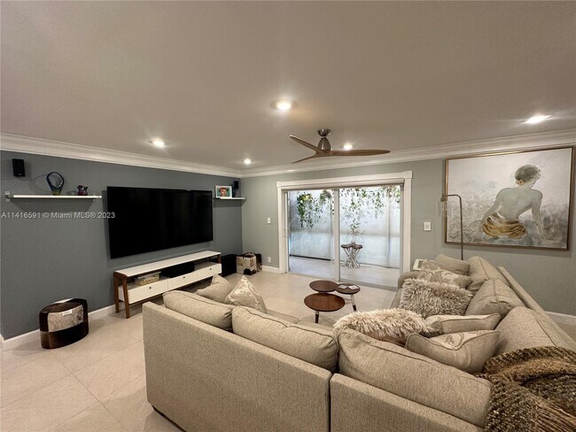 Foto del edificio - 3017 N Oakland Forest Dr
