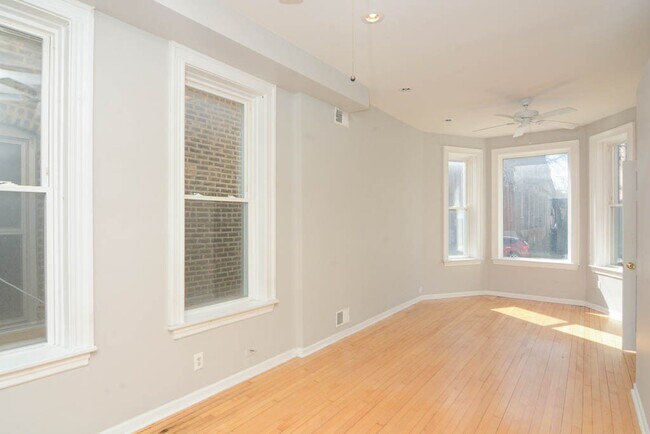 Foto del edificio - 2022 W Augusta Blvd