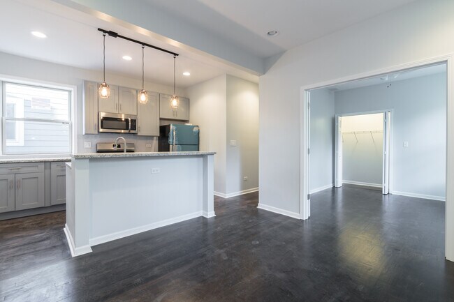 Foto del edificio - 5134 N Oakley Ave