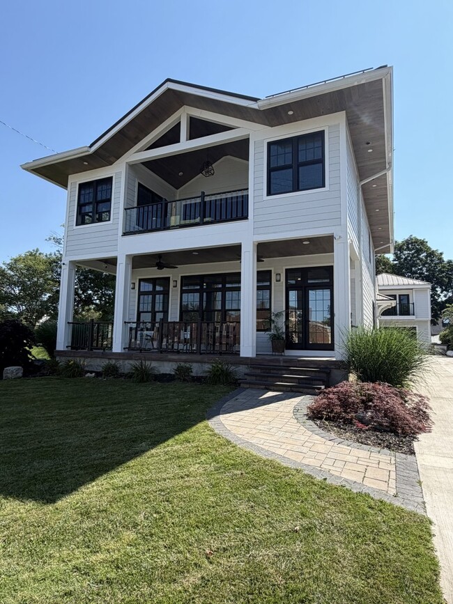 Building Photo - 213 Beach Ave