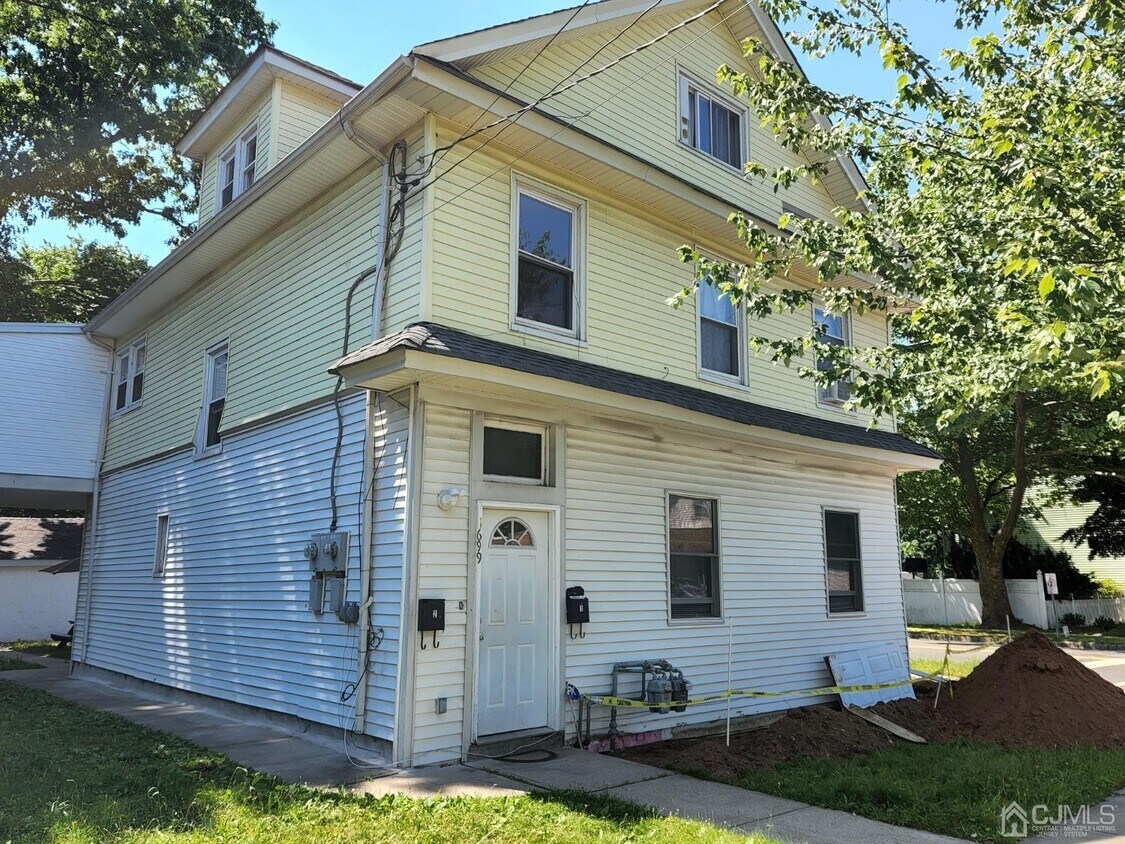 Primary Photo - 1699 W 4th St