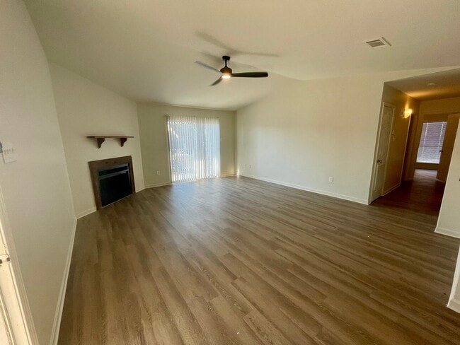 Foto del edificio - Remodeled and Spacious 2 BR/2 Bath minutes from LSU