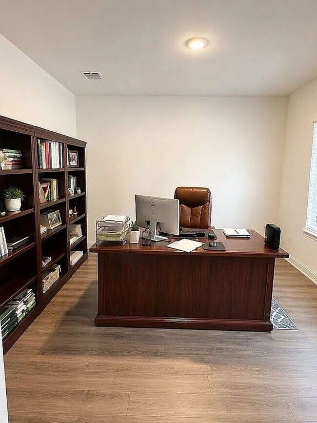 Foto del edificio - 2352 Woodmeadow Dr