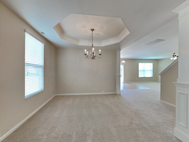 Foto del edificio - Stylish Home with Open Layout and Expanded...