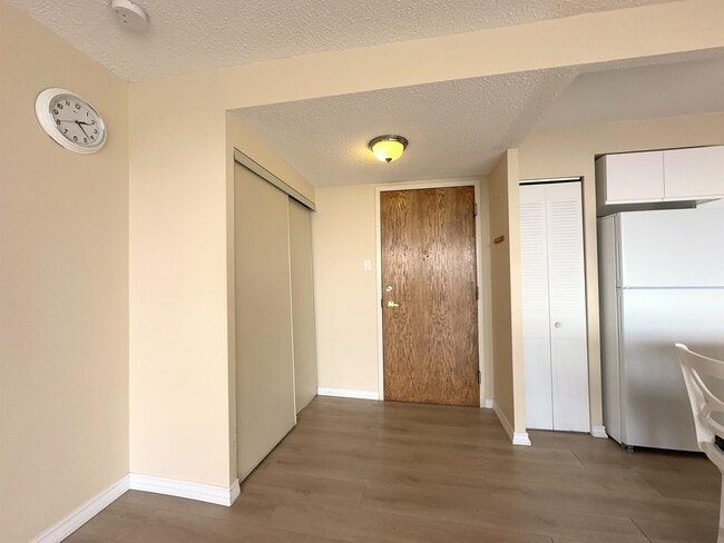 Building Photo - 2760 Carousel Crescent