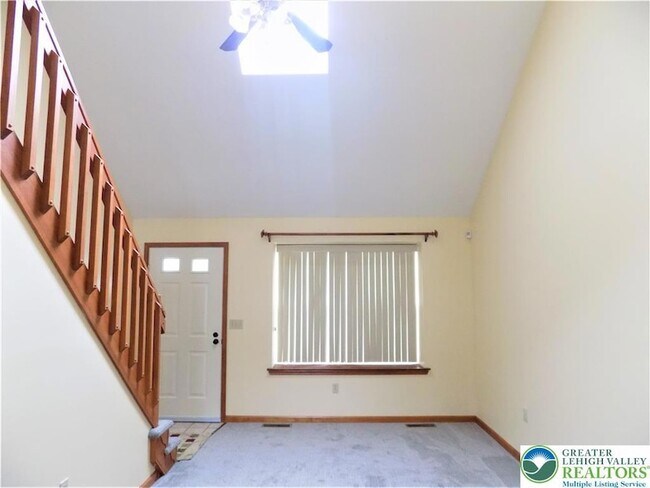 Building Photo - 2733 Victoria Ln