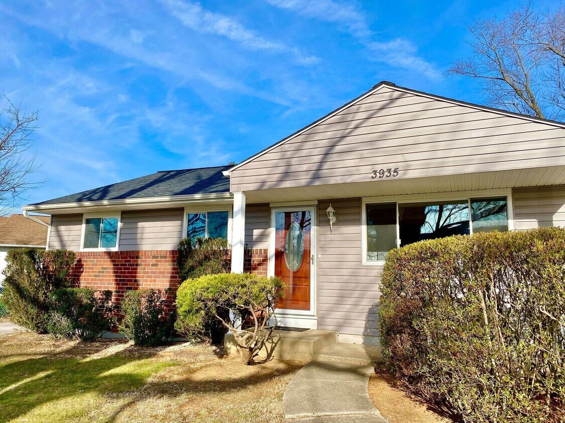 Foto principal - 3D HOME: Stunning 4bd Randallstown Home - ...