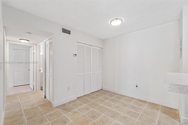 Foto del edificio - 7200 NW 179th St