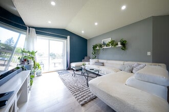 Building Photo - 15709 Chalet Ct