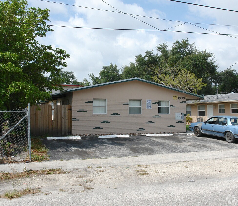 Building Photo - 1808 SW 11th Ct