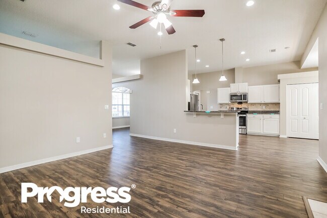 Building Photo - 3337 Riverbank Dr
