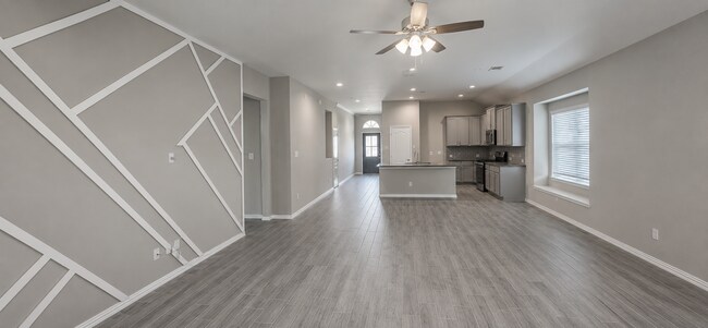 Building Photo - 14143 Medina Dr