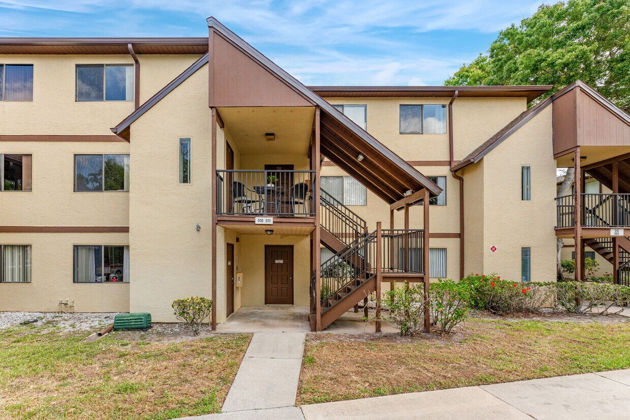Foto principal - 7814 Shadowood Dr