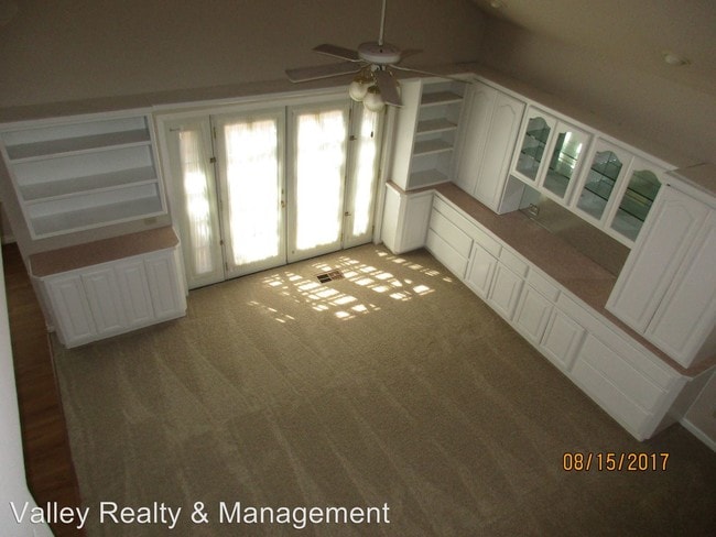 Building Photo - 1000 Spring Meadow Dr