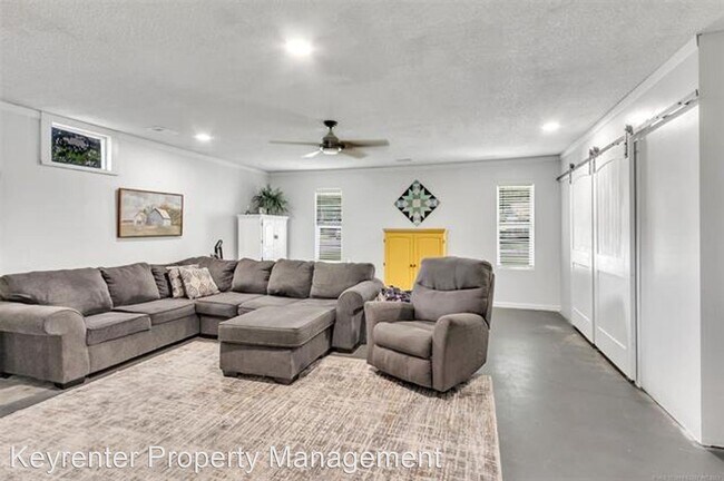 Foto del edificio - 3 br, 2 bath House - 2856 W 112th St