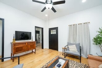 Building Photo - 502 Dark St