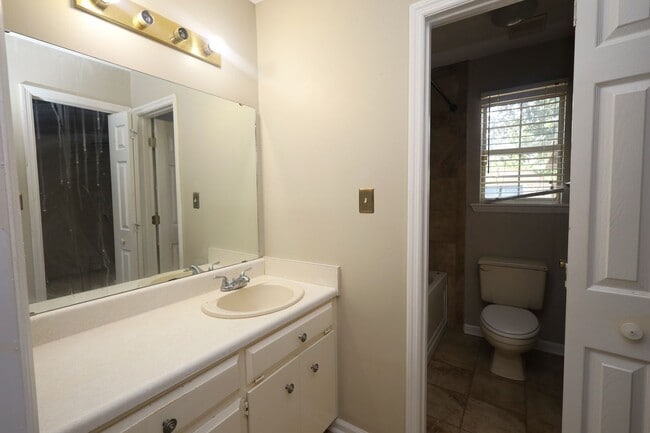 Foto del edificio - 4116 Hamilton Cir