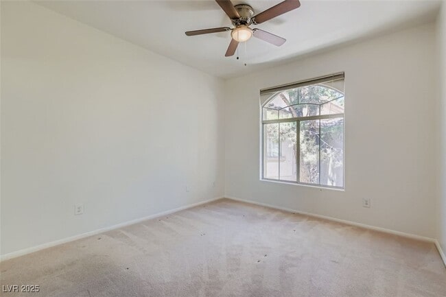Foto del edificio - 2050 W Warm Springs Rd