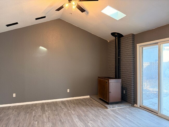 Building Photo - 104 W Bennett St