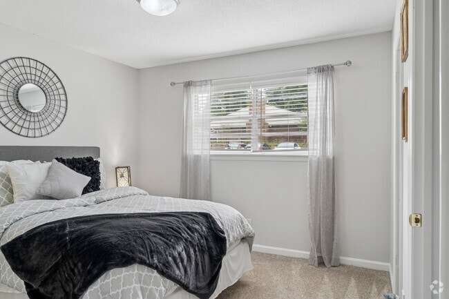 Majestic - 2 habitaciones, 1 baño - 900 pies cuadrados - Dormitorio principal - Royal Park - Students save up to 10%!