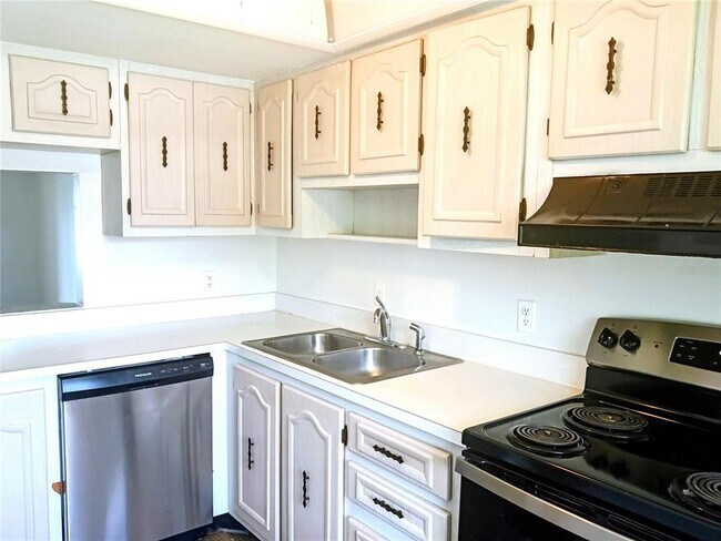 Foto del edificio - 333 N Lake Howard Dr