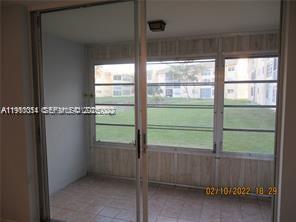 Foto del edificio - 8400 Sunrise Lakes Blvd