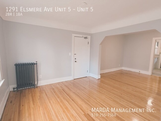 Building Photo - CHARMING 2 BED/1 BATH IN WALKERVILLE + HYDRO