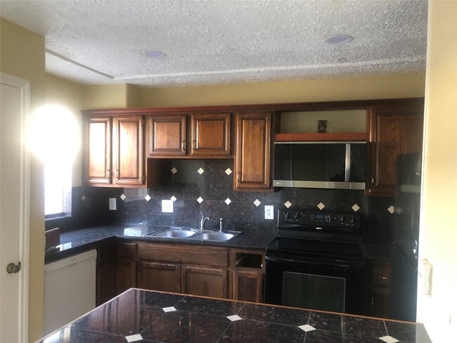 Building Photo - 9308 Westwood Village Dr