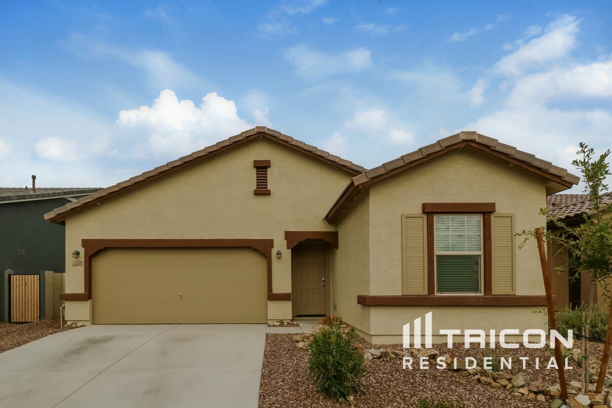 Foto principal - 232 N 202nd Ln