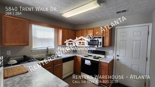 Building Photo - Townhome Living: Where Convenience Meets C...