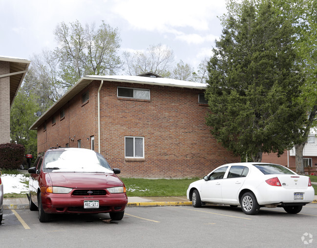 Building Photo - Greenwood Manor