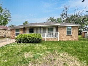 Building Photo - 3210 Briarwood Dr
