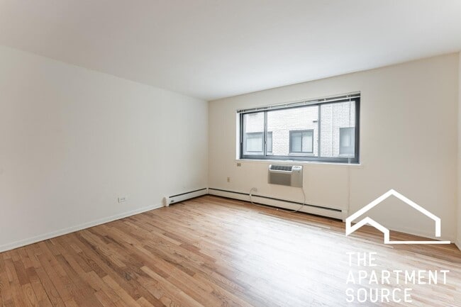 Photo - 540 West Roscoe Street #483 Apartment