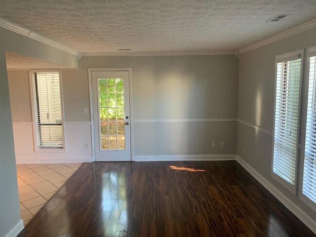 Building Photo - 4243 Briarwood Dr