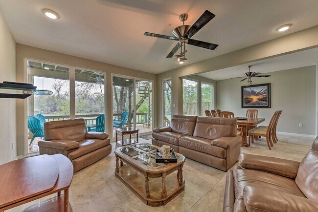 Building Photo - Lake Front Townhome with resort-like Views!