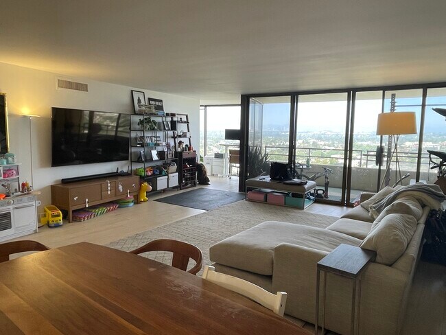 Building Photo - 4316 Marina City Dr