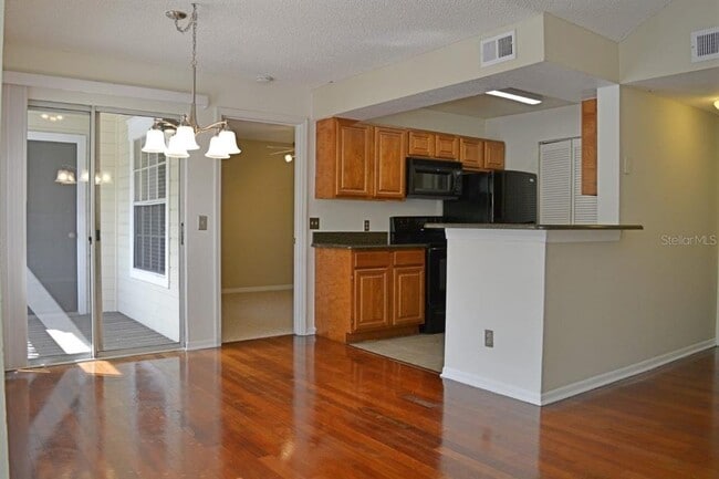 Building Photo - 1037 S Hiawassee Rd