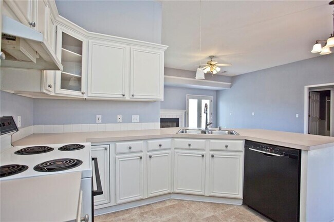 Building Photo - 281 Stein St