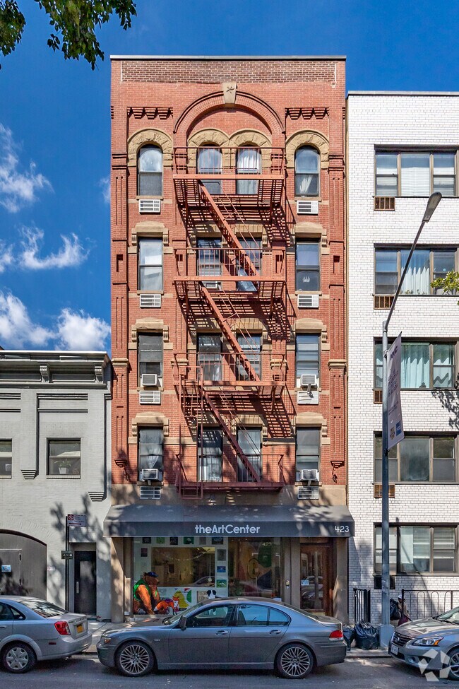 Building Photo - 423 E 75th St