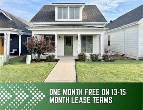 Building Photo - 1015 NE Hts Ln