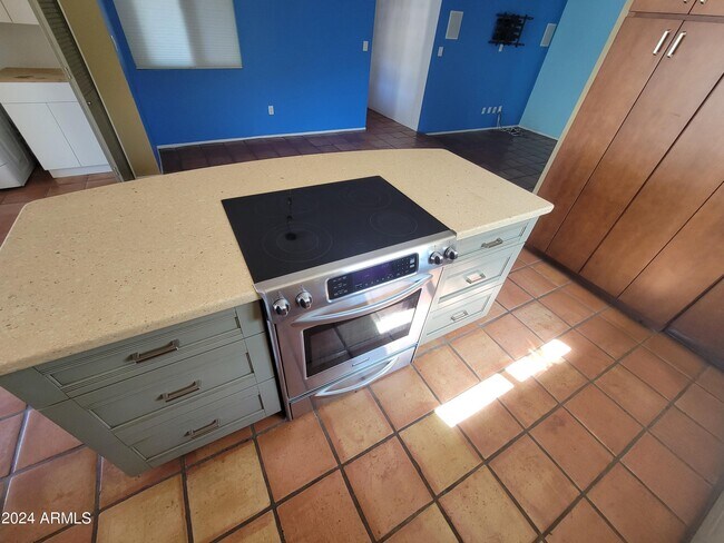 Foto del edificio - 915 W Desert Cove Ave