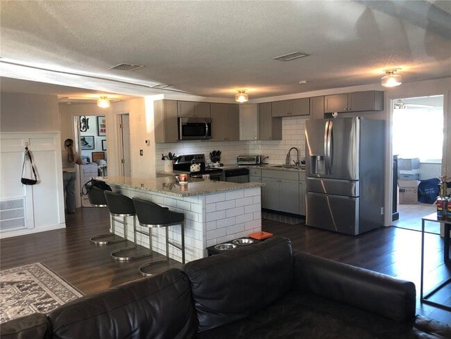 Foto del edificio - 6425 Reno Ave
