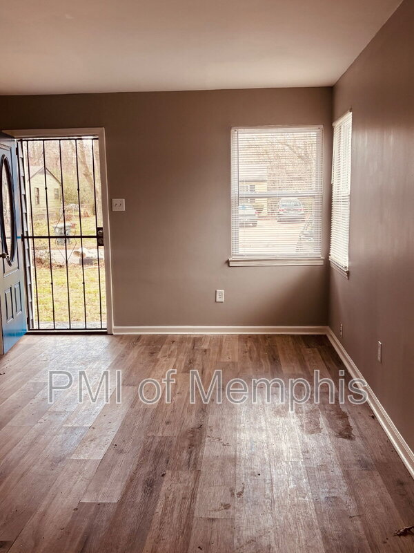 Building Photo - 345 Washburn Dr