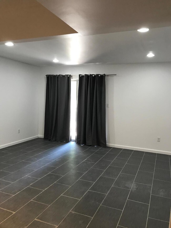 Sala de estar/puerta corrediza doble - 406 Skyview Dr