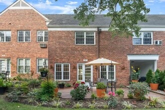 Building Photo - 1405 Martha Custis Dr