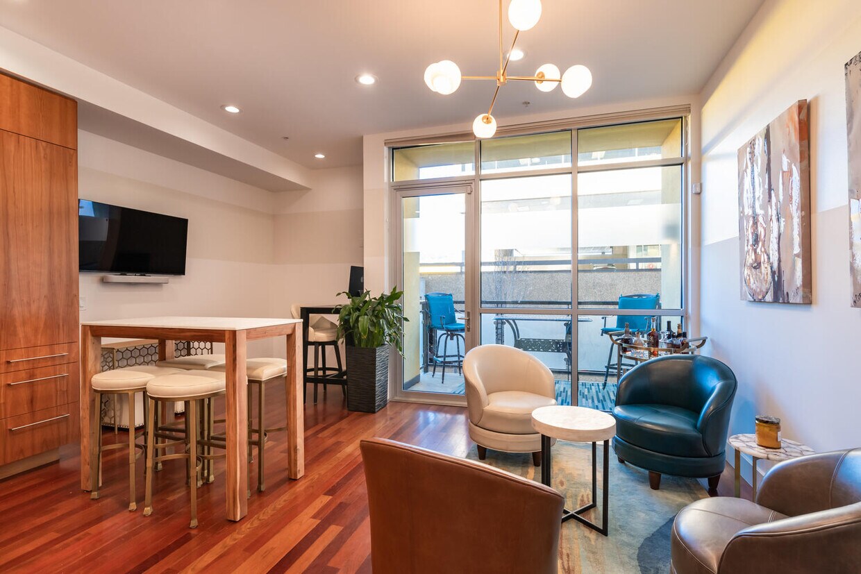 Foto principal - 1155 Canyon Blvd