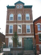 Building Photo - 1025 W Cullerton St