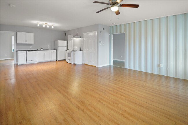 Building Photo - 3541 Mt Pleasant St