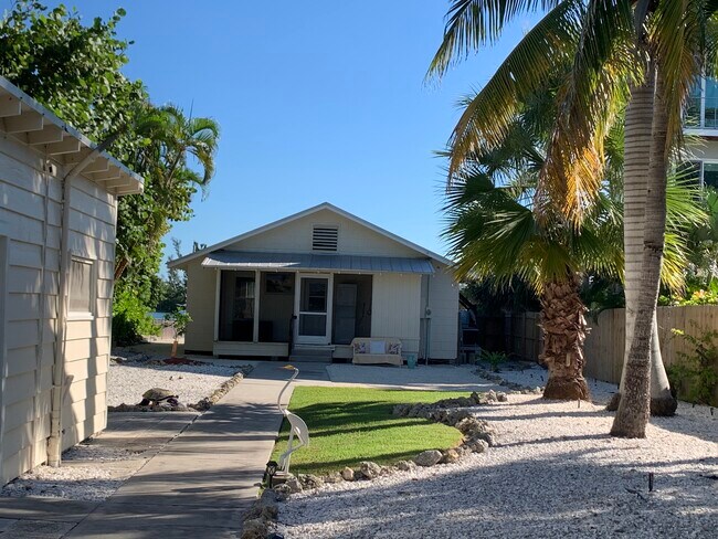 Building Photo - 7140 Longboat Dr E
